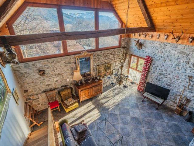 A vendre Maison de caractère en pierre de 235m2 habitable Entièrement rénovée