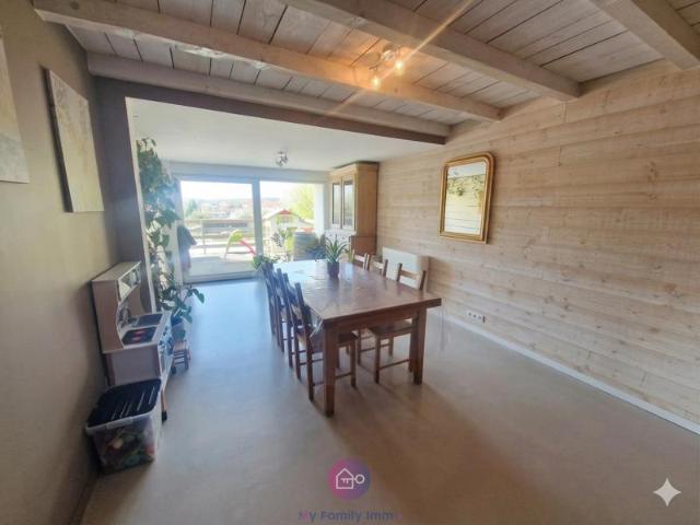 À VENDRE Maison de caractère rénovée avec piscine et dépen