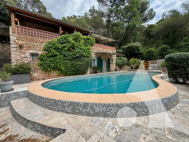 À vendre Maison de charme 148 m² sur terrain de 2 900 m² ? V. 148m² Villecroze