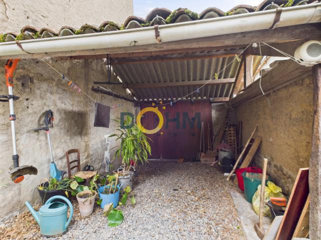 A VENDRE MAISON DE BOURG AVEC JARDIN ET GARAGE