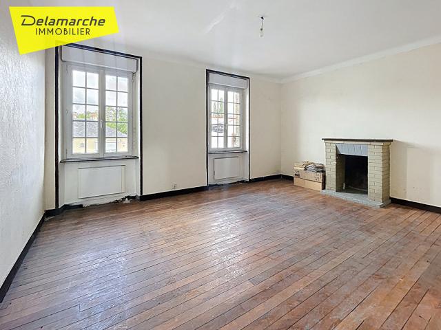 A vendre maison de bourg La Haye Pesnel avec grand garage et jardin