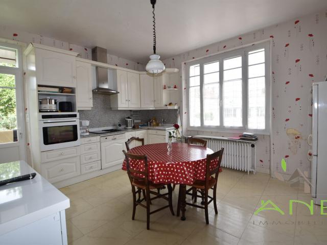 ? À vendre Maison de bourg sur sous?sol complet avec 5 154m² Saint Mathieu