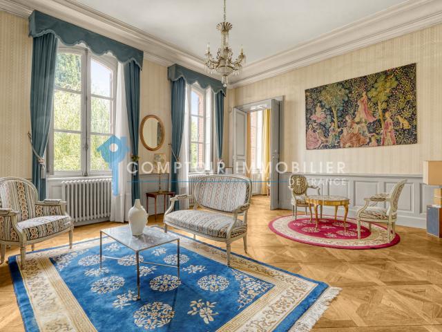 A VENDRE maison de Maître de 345m2 + combles aménageables