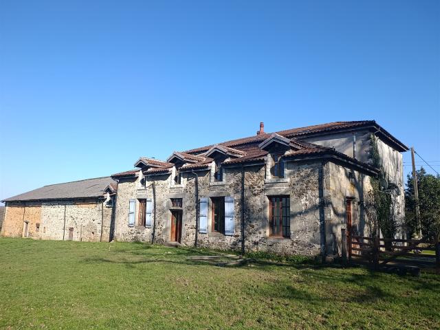 À Vendre Maison de Maître et Gîte avec 14 hectares 550m² Val d’Oire et Gartempe