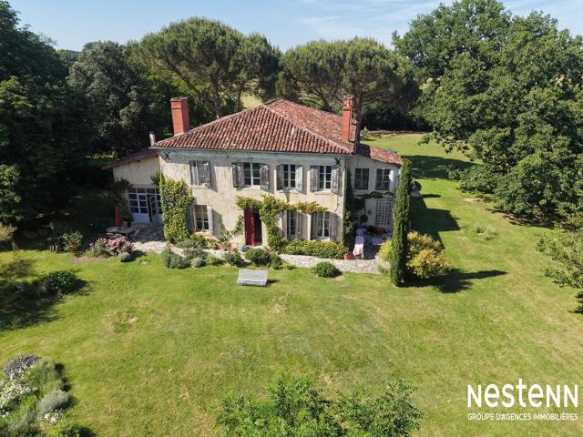 A Vendre Maison de Maître rénovée de 317 m² sur propriété ar. 317m² Vic Fezensac