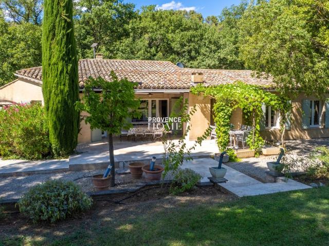 A Vendre Maison De Plain Pied Avec Piscine Menerbes Luberon. 118m² Ménerbes