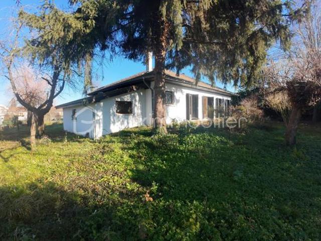 À Vendre: Maison de Plain Pied avec Terrain Arboré de 1600 m² à Brézins 38