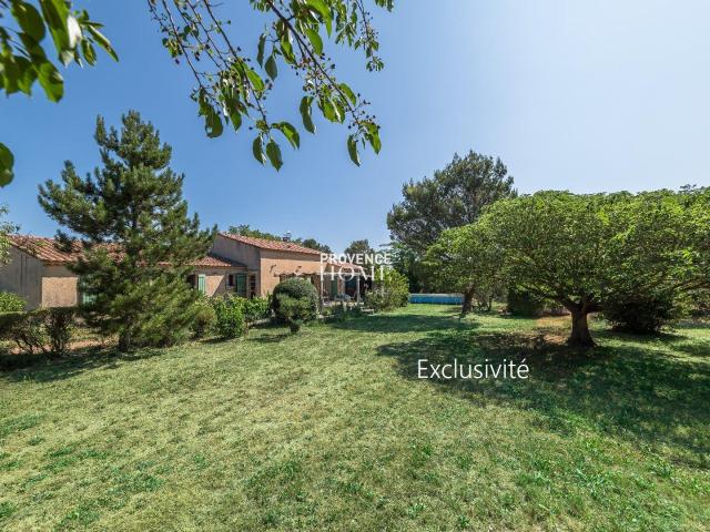 A Vendre Maison De Plain Pied Exposee Sud Lacoste Luberon Pr. 120m² Lacoste