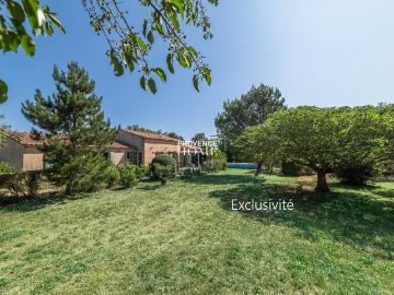 A Vendre Maison De Plain Pied Exposee Sud Lacoste Luberon Pr. 120m² Lacoste