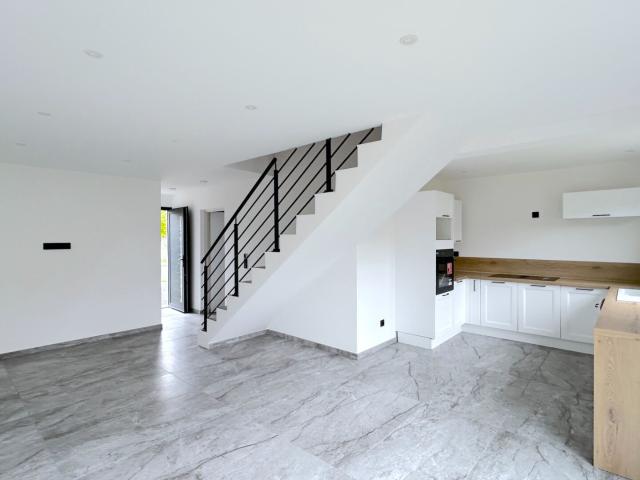 A Vendre Maison De Type 4 Avec Garage Et Jardin Secteur Pe. 84m² Pessac