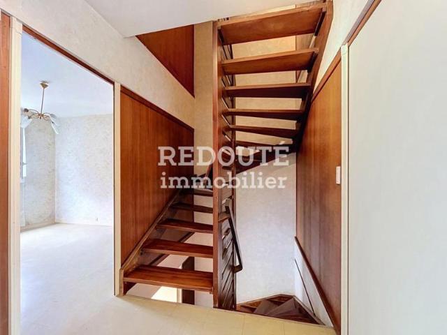 A vendre, maison de type 6 à rénover
