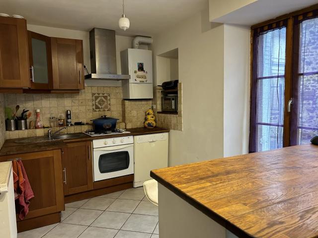 A VENDRE Maison habitable de suite, 4 pièces 103m2 à Chaillac, hyper centre