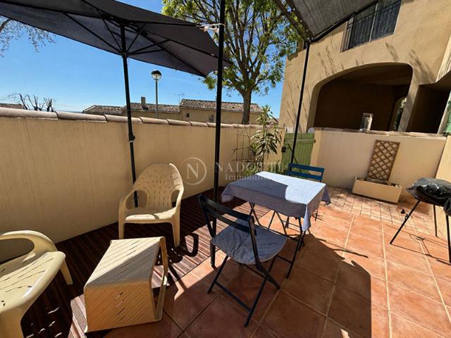 A VENDRE Maison de village T3 à Cucuron avec terrasse et stationnement privatif