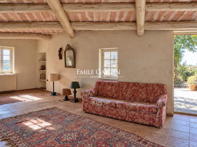 A vendre Maison de village à restaurer avec jardin et vues remarquables