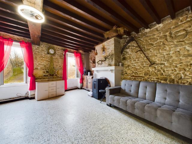 À VENDRE MAISON DE VILLAGE À SAINT SAUGE 58 130 CHARME