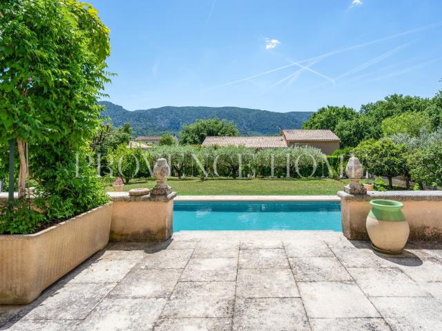 A Vendre Maison De Village Avec Vue Panoramique, Piscine Et. 170m² Oppède