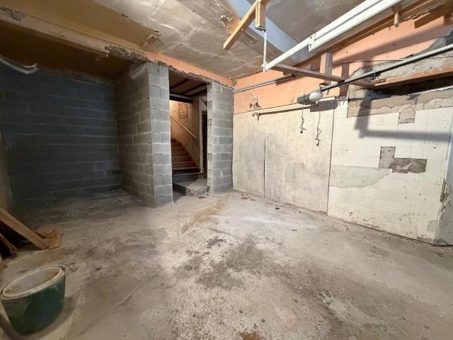 A vendre maison de village d’environ 220 m2 avec garage à ré. 220m² Paraza