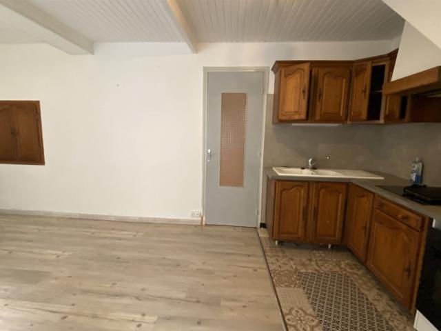 A vendre maison de village de 78 m2 avec balcon et terrasse. 78m² Caunes Minervois