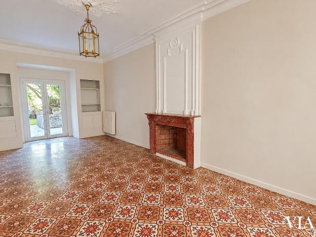 À vendre – Maison de village de caractère de 165 m² avec jar. 165m² Pailhès