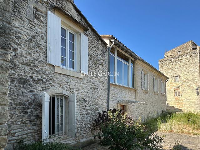 A vendre Maison de village Entre Uzès et Nimes Dépendan. 211m² Nîmes