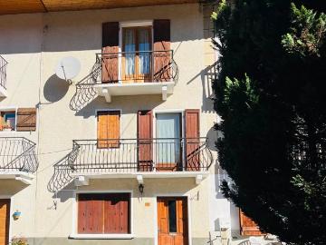 A VENDRE Maison de village mitoyenne, avec grange – vue montagne – La Compôte 73630