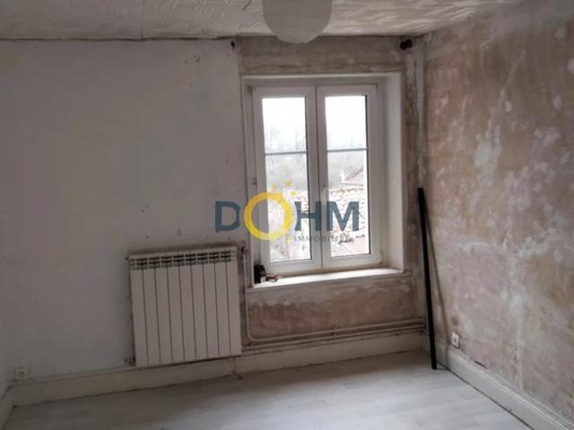 A VENDRE MAISON DE VILLE 2 ETAGES A RENOVER