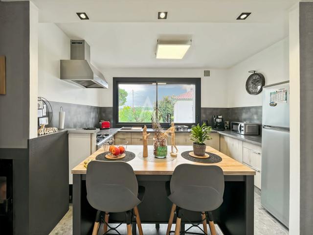 A VENDRE Maison entièrement rénovée ? Fort potentiel avec. 137m² Montayral