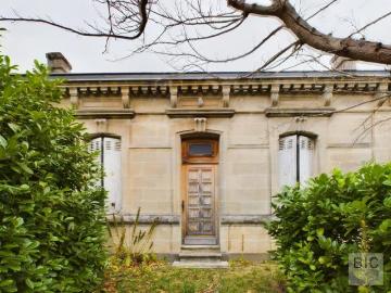 A vendre maison en pierre avec grand jardin