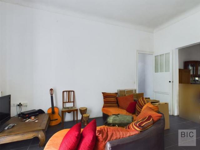 A vendre maison en pierre avec grand jardin