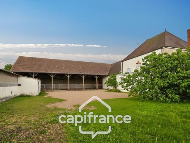 A vendre Maison en pierre de 9 pièces 180 m² avec dépendances de 880 m² sur terrain de 3692 m² 71100