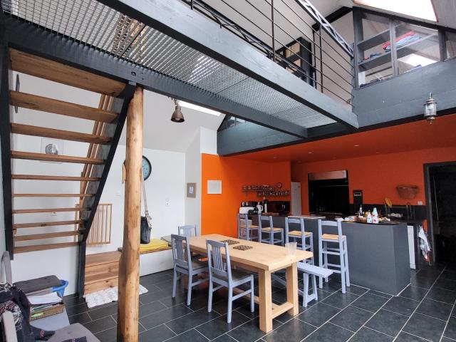 Maison en pierre, proche mer, terrain clos et fleuri