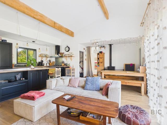 A vendre maison état neuf en bois avec jardin plein sud