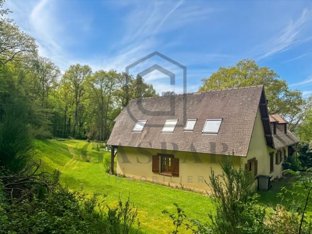 a Vendre Maison familiale avec 1,6 hectare et piscine 248m² Conches en Ouche