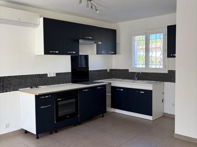 À VENDRE Maison familiale avec jardin et garage au cœur de Moulès
