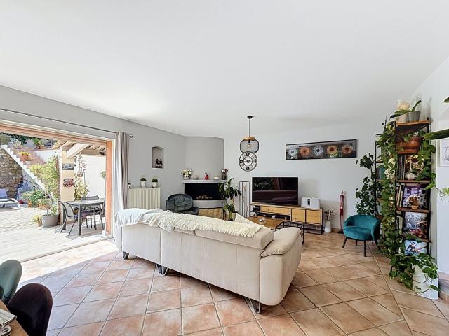 À vendre Maison familiale avec piscine, appartement indépe. 148m² Grasse