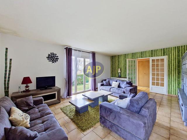 A vendre maison familiale de 113m² secteur Pape Clément Proche de toutes les commodités
