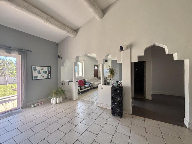 À VENDRE MAISON HABITATION AVEC BUREAUX ET HANGAR