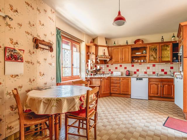 ENSEMBLE DE MAISONS A VENDRE SUR LES HAUTEURS DU BUISSON DE CADOUIN
