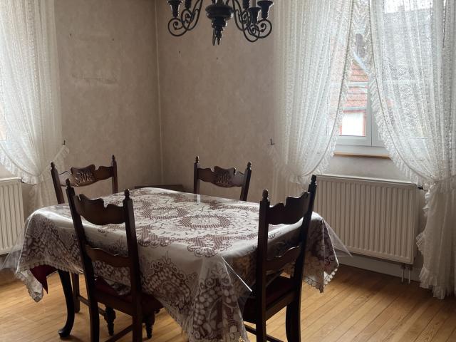 À vendre: Maison spacieuse à rénover de 156 m2 avec grande grange