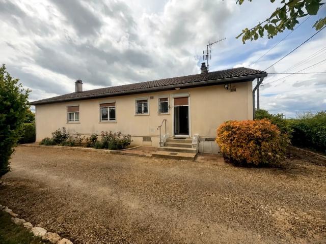 À vendre maison plain pied 4 chambres à GEVRY 39 – Proche Dole – Grand terrain – Beau potentiel