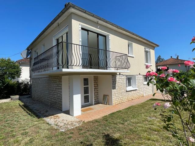 A vendre maison rénovée sur Cubjac 24640 proches des comme. 117m² Cubjac