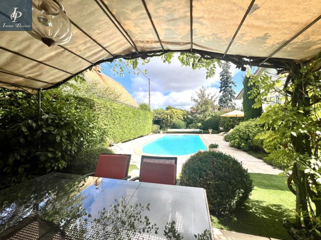 A VENDRE A BEAUNE PROCHE CENTRE VILLE MAISON DE 200M2