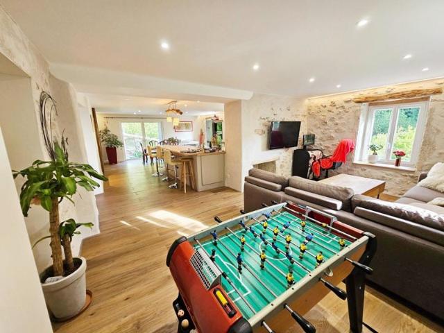 À Vendre Maison Type T6 168 m², Annexes 93m² Saint Aupre 38960