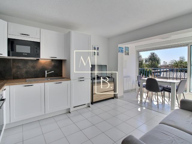 À vendre, Marseillan Plage, appartement meublé T2 de 34,34 m2 avec loggia et parking extérieur