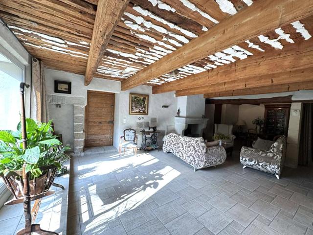 À VENDRE, MAS 200m² habitables, EXTERIEUR, DEPENDANCES