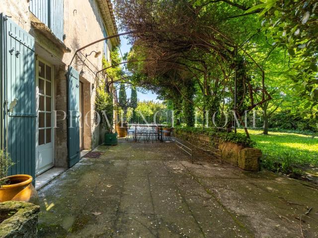 A Vendre Mas Du 18ème, Avec Piscine,Terrain De 2,6 Ha, Entre. 200m² Cavaillon