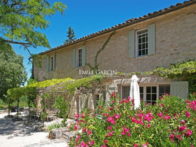A vendre Mas provençal ancien avec piscine au coeur du Luberon