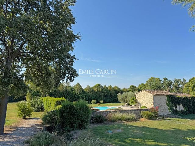 A vendre Mas rénové aux portes du Luberon 350m² Taillades