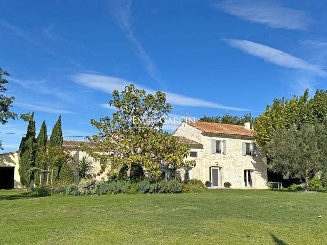 A vendre, Enclave des Papes, Mas rénové dans un esprit conte. 300m² La baume de transit