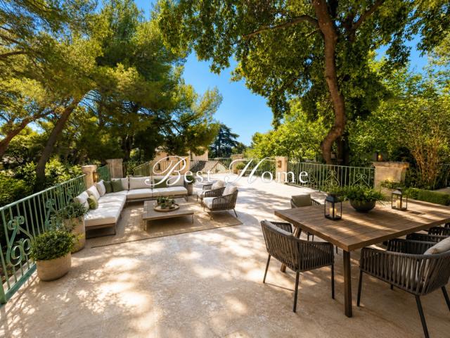 A VENDRE NÎMES OUEST Villa provençale rénovée 170 m2 4/5 c